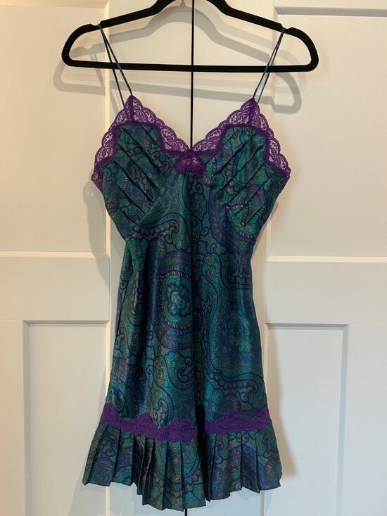 Victoria's Secret Other - VICTORIA'S SECRET Vintage Paisley Print Slip